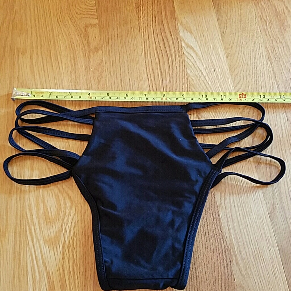 Bikini - Picture 5 of 7